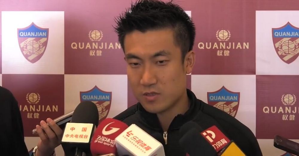 本赛季邓弗里斯完全融入了小因扎吉的战术体系，且一直在成长，无论在俱乐部还是球队，邓弗里斯都很受欢迎，国米也已经开出了续约报价，但显然这个续约报价无法满足球员的需求，甚至相差甚远。